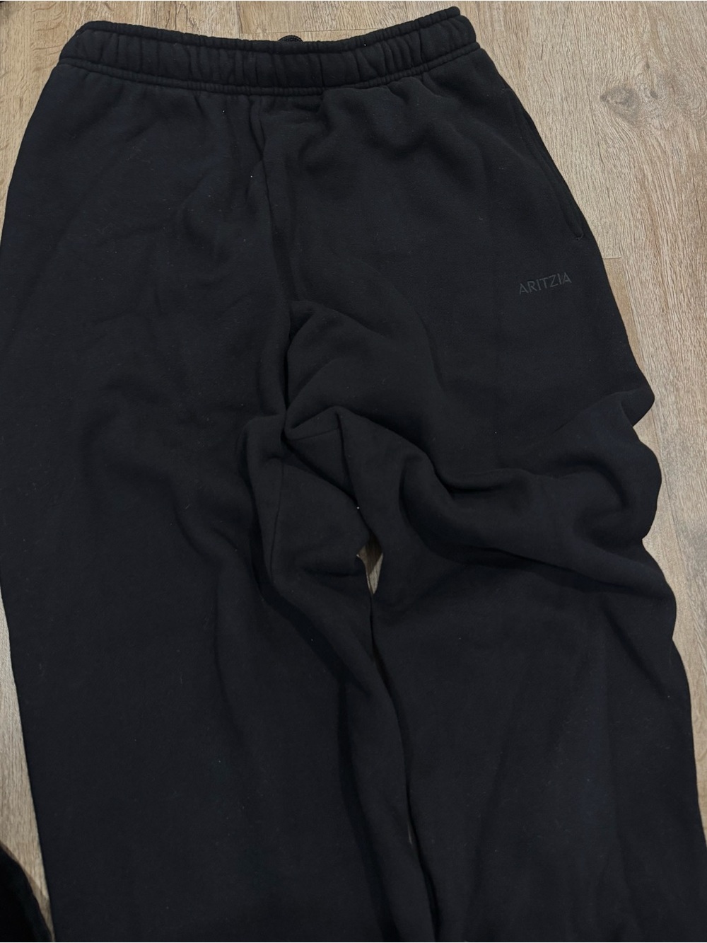 Aritzia women’s  Black sweatpants